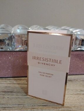 Givenchy Irresistible Rose Velvet Sample Card 🆕